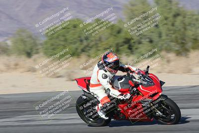 media/Dec-01-2025-Moto Forza (Mon) [[2daa91e15f]]/3-Beginner Group/Session 4 Turn 9/